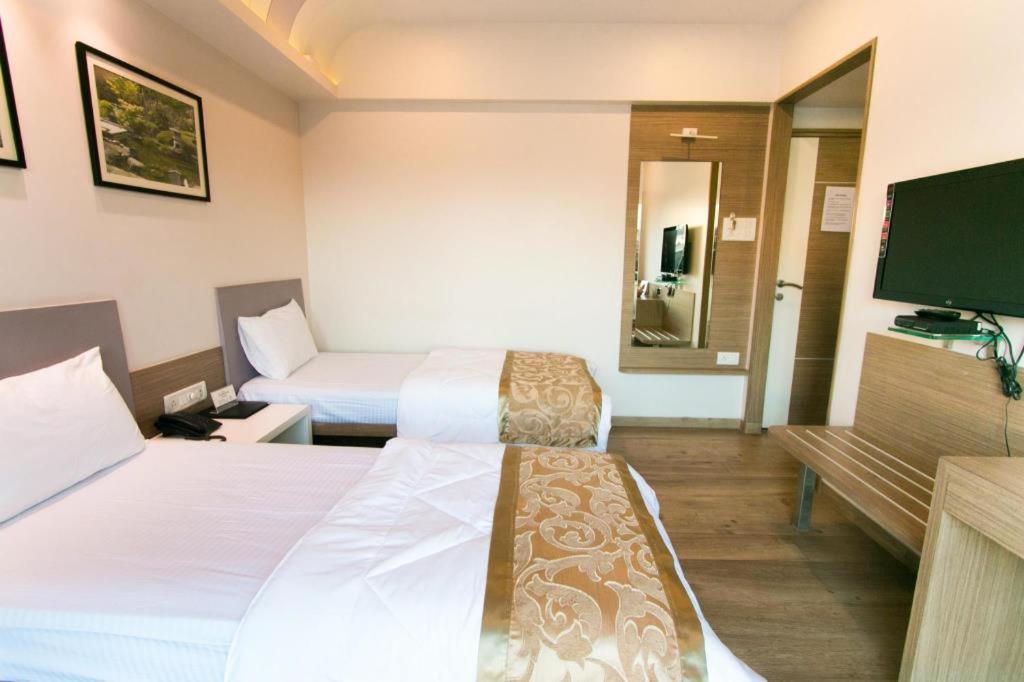 Seasons Hotel Mira-Bhayandar Exterior foto